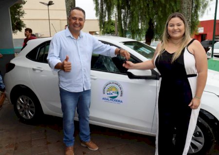 Prefeitura de Aral Moreira entrega veículo 0km para a saúde