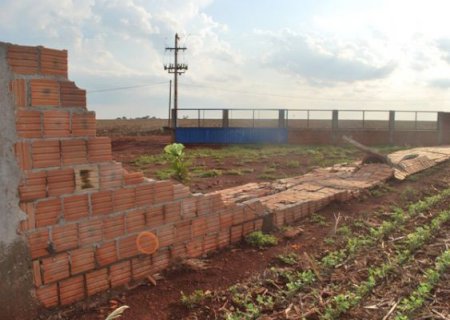 Temporal atinge distrito de Aral Moreira e deixa rastros de destruição