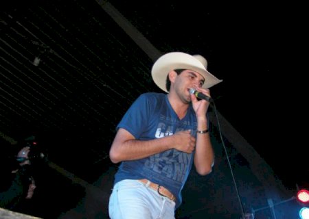 Loubet será a grande atração no Show da Virada em Aral Moreira