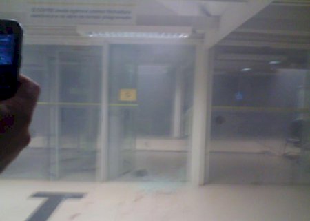 Bandidos explodem cofre de banco e fogem levando dinheiro em Aral Moreira