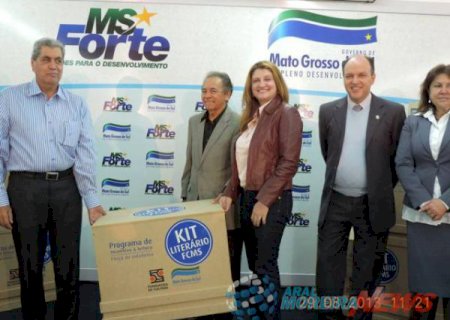 Aral Moreira é contemplado com Kit Literário do Governo do Estado