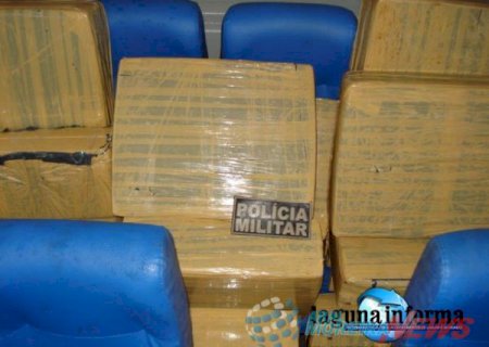 Dupla de Aral Moreira é presa transportando 710 quilos de maconha em ônibus escolar
