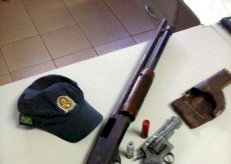 Ao averiguar denúncia de violência doméstica, PM apreende homem por porte ilegal de arma