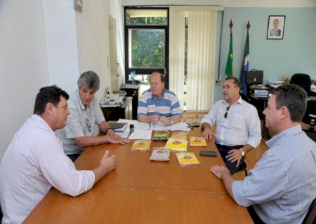 Produção de grãos da agricultura familiar de Aral Moreira é tema de reunião entre empresários e Agraer