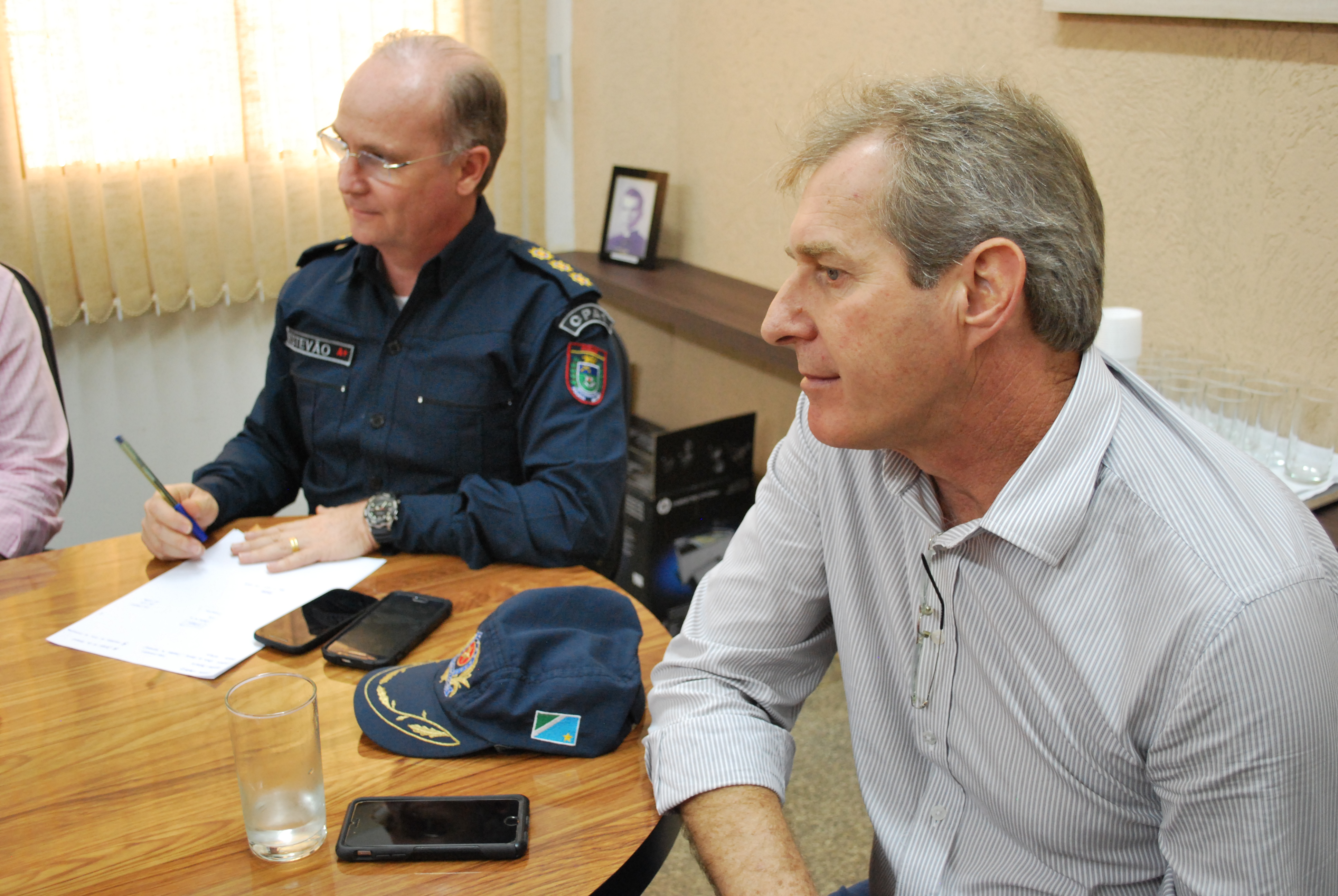 Prefeito Edson de David e o Comandante do CPA, de Dourados, Coronel Estev&atilde;o.