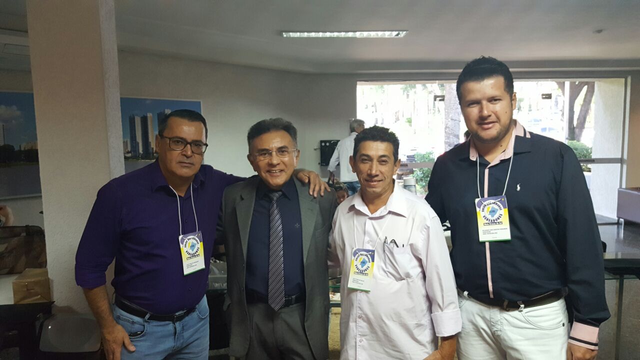 Vereadores de Aral Moreira acompanhado do juiz Odilon de Oliveira. (Foto: Divulga&ccedil;&atilde;o).