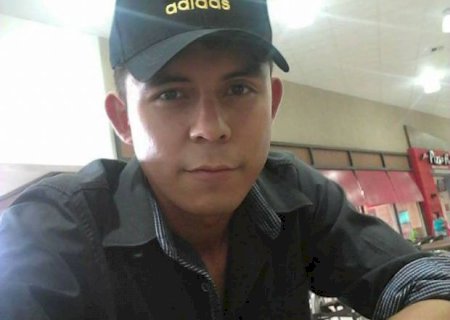 Jovem é assassinado com pelo menos seis tiros perto de casa noturna