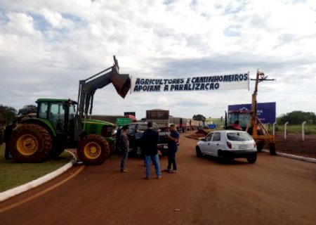 Paralisação dos caminhoneiros ganha adesão de produtores e caminhoneiros de Aral Moreira