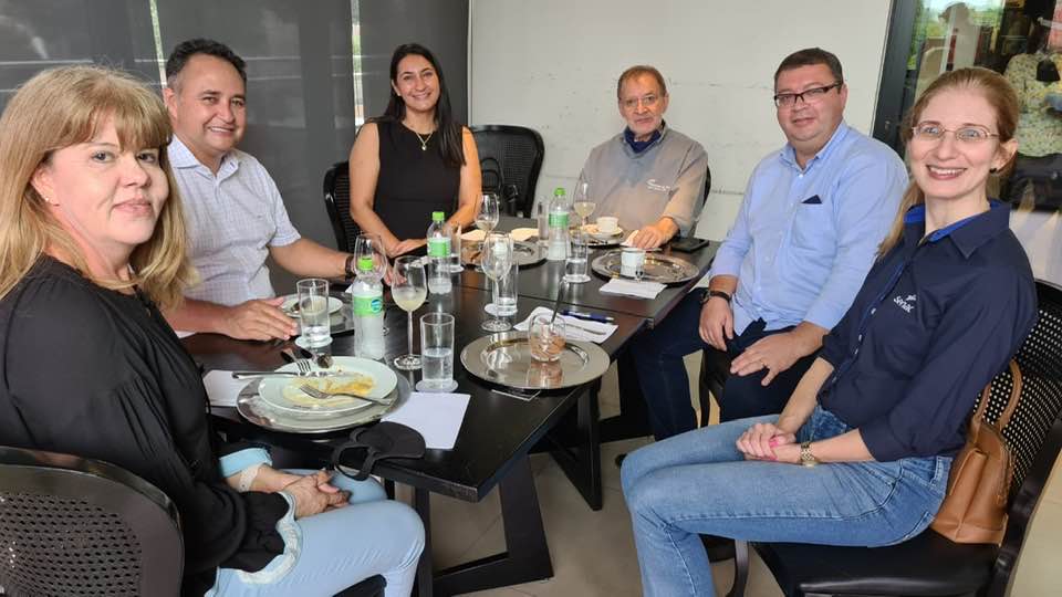 Lideranças do município durante encontro com representantes do Sistema Fecomércio/ Sesc/ Senac.