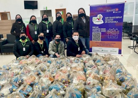 Sicredi Aral Moreira distribui 115 cestas da ação Dia de Cooperar