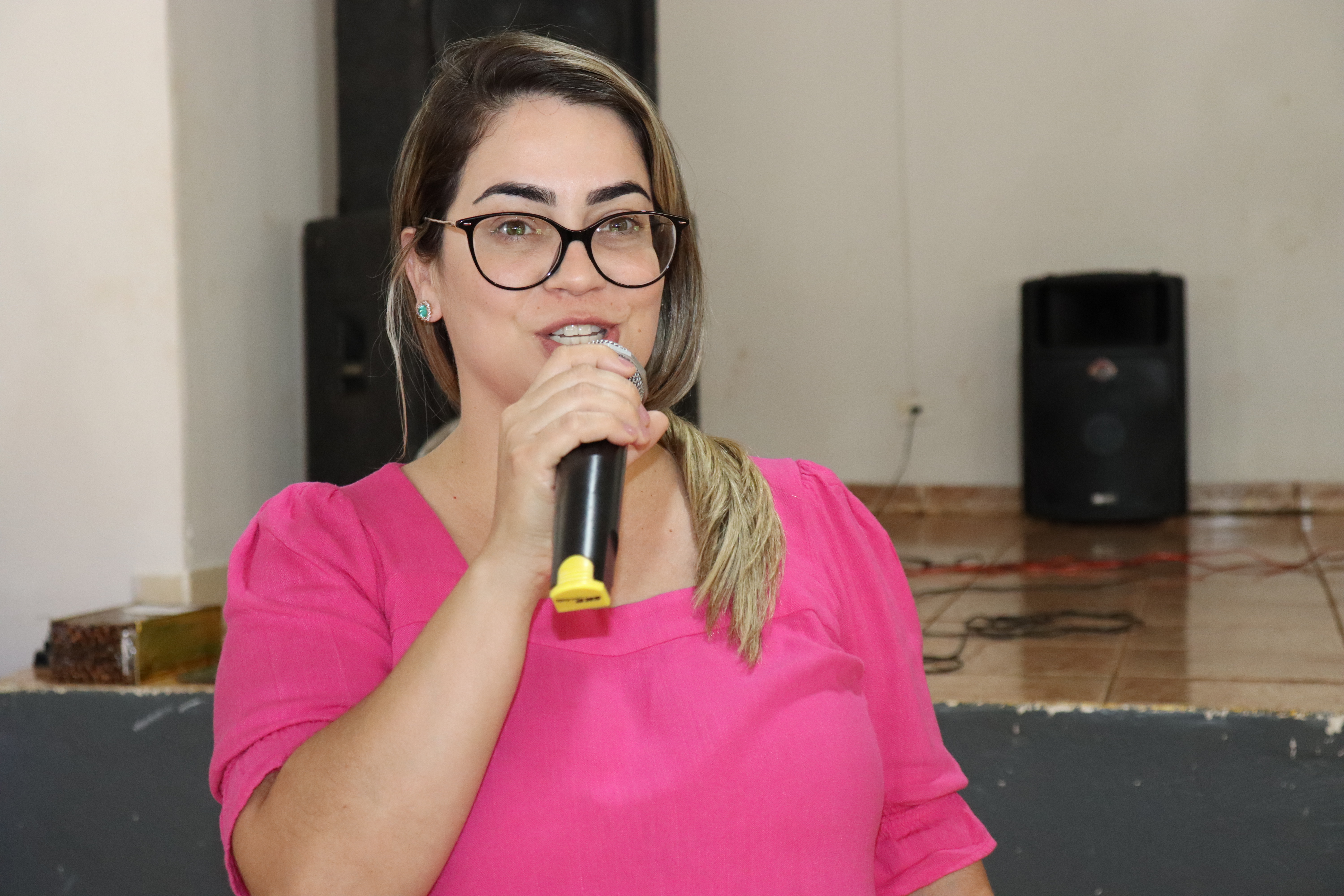 Secret&aacute;ria de Assist&ecirc;ncia Social, Camila Fatala durante seu pronunciamento.